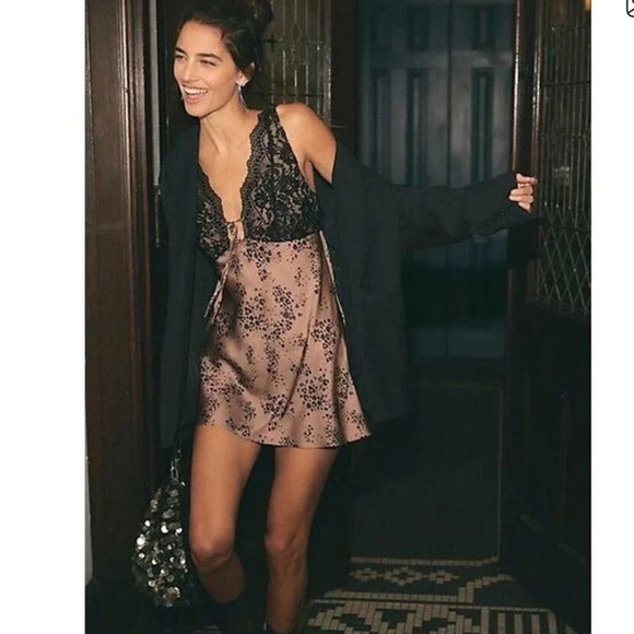 Free People Dresses & Skirts - FREE PEOPLE
Women's Black Countryside Printed Mini